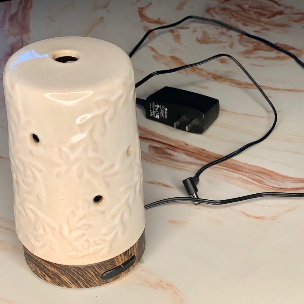 Essential Oil Diffuser Aromatherapy - Picture 3 of 7